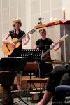 Katja und Maria an den Gitarren
